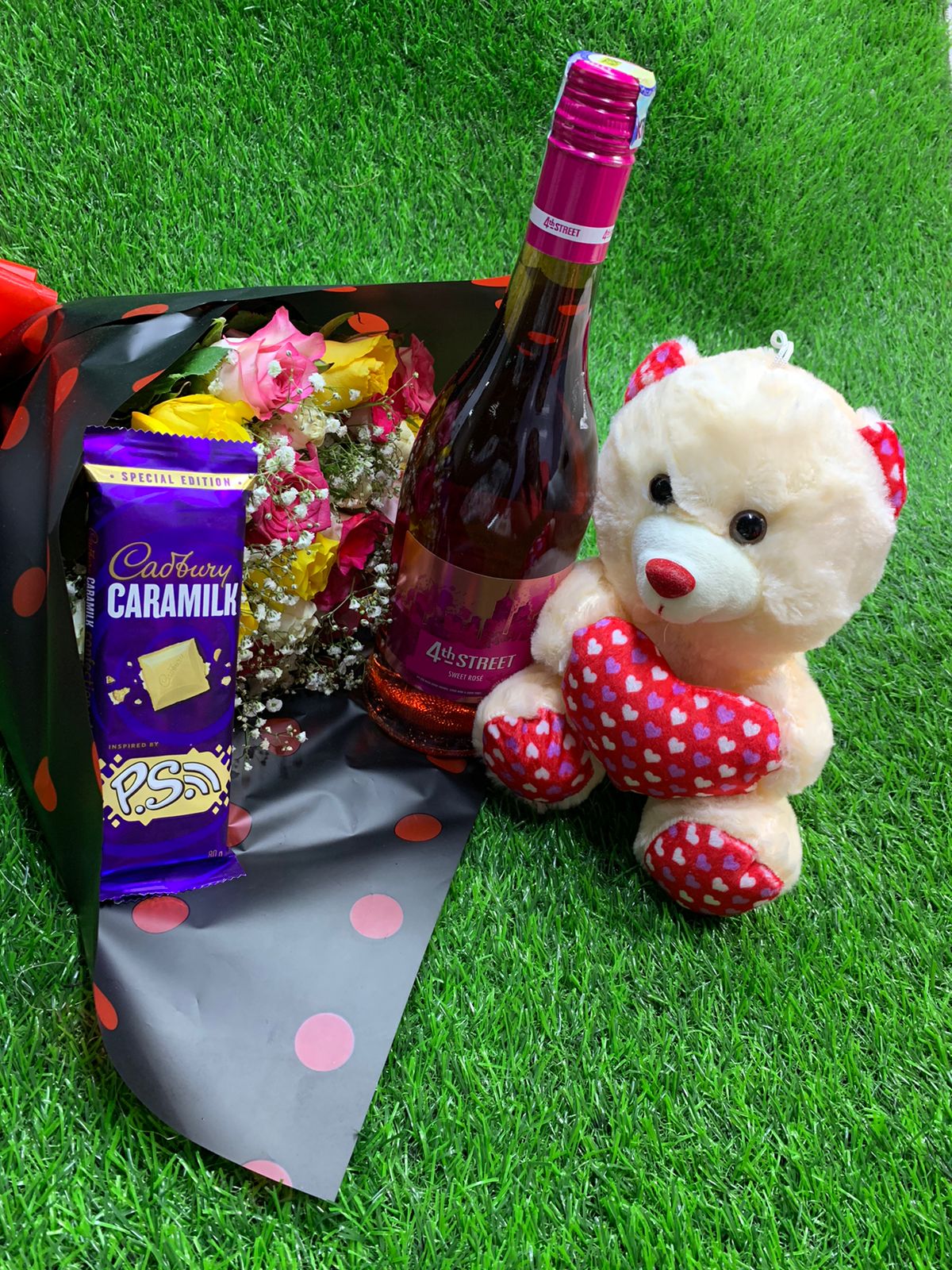 Lovers sensation bouquet and wine valentines gift pack